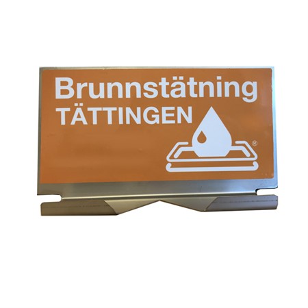 Skylt/Upphängare till Brunnstätning